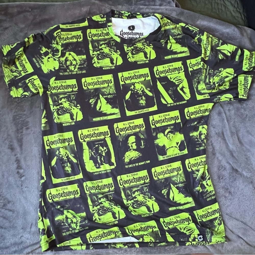 Goosebumps polyester Tee size L